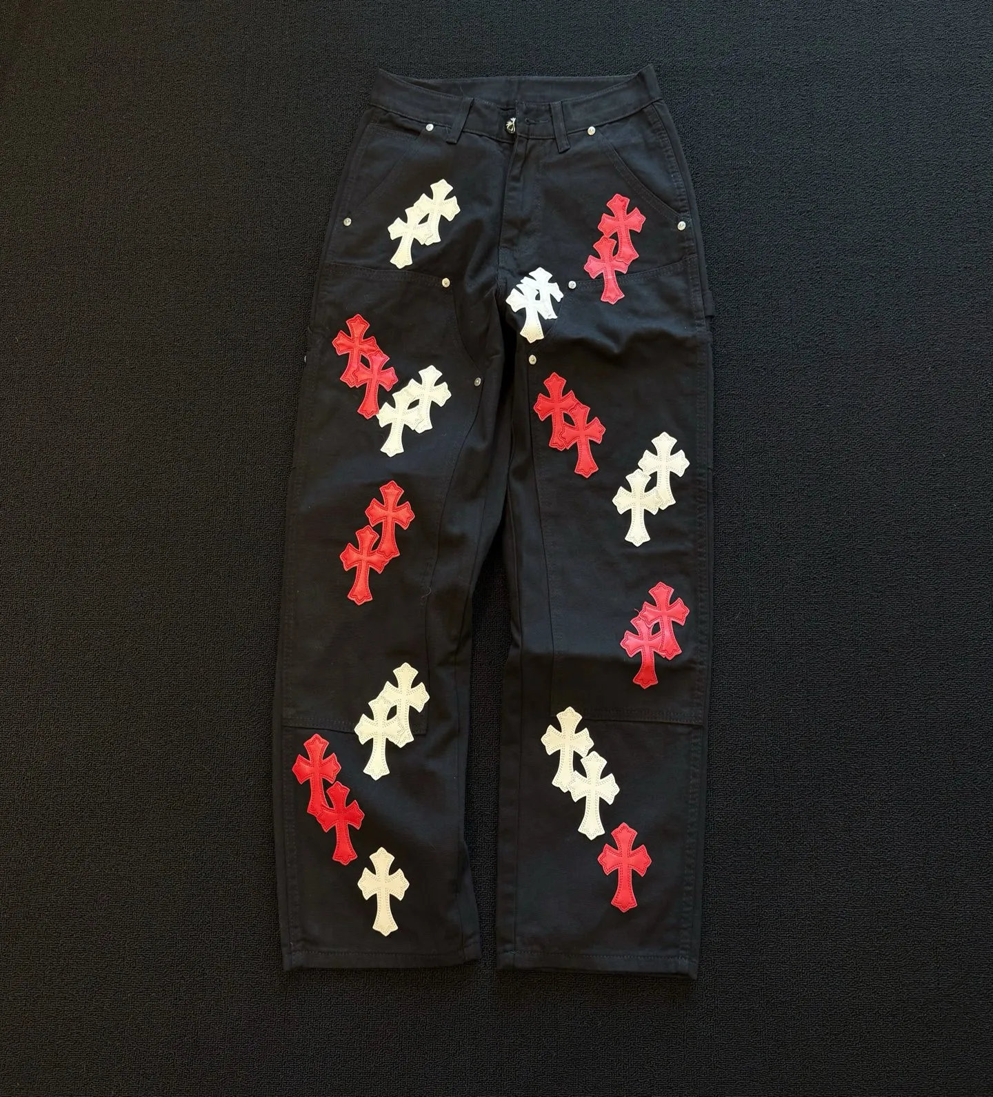 P280 Style number: D359 So cool from Chromehearts Chromehearts Contrast color leather overalls Color #Black Size #S-Xxl (28 30 32 34 36) 28 Waist 74 Hips 102 Length 101 30 Waist 78 Hips 106 Length 102 32 Waist 82 Hips 110 Pants length 103 34 Waist 86 Hips 114 Pants length 104 36 Waist 90 Hips 118 Pants length 106